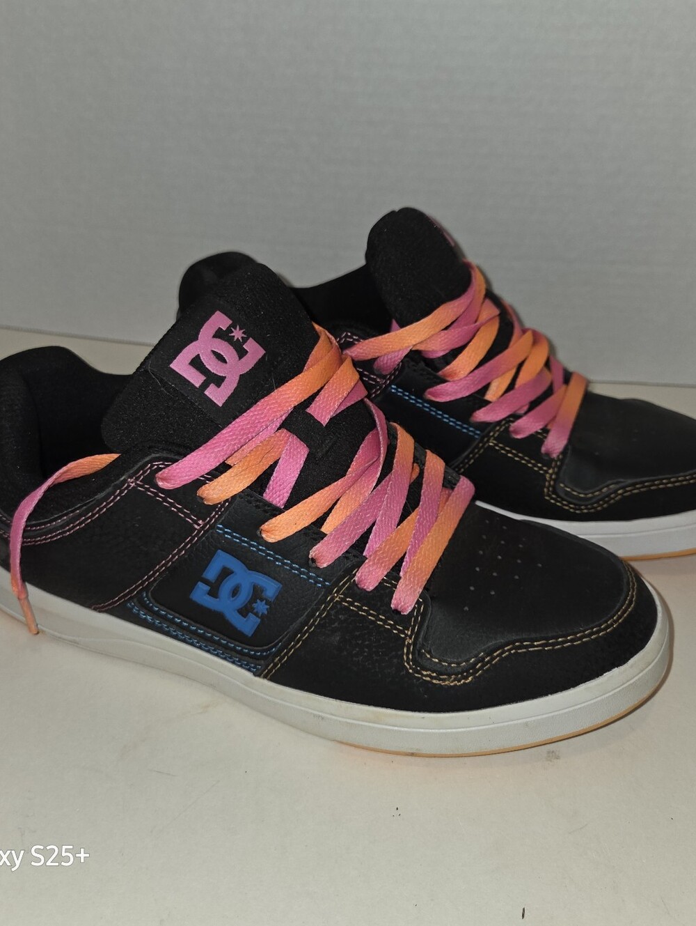 DC Shoes Cure Low sneakers Womens Size 9